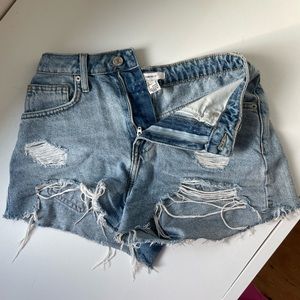 Forever 21 distressed shorts💕🫶🏻
